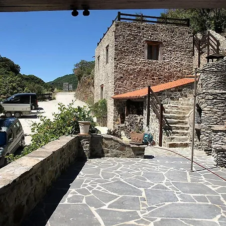 La Bergerie Et La Grange Du Moulin De Tredos Vélieux