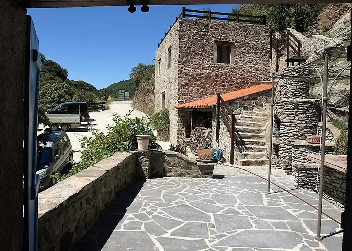 La Bergerie Et La Grange Du Moulin De Tredos Vélieux